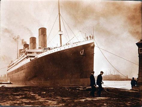 pictures of the titanic before it sank